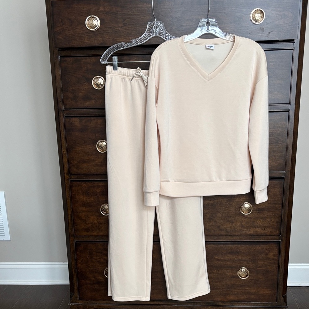 Travel / Track Suit  New without tags scuba fabric Set cream color Never worn